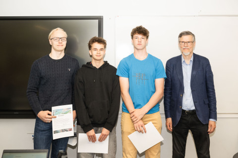 Työryhmä: Vasemmalta oikealle Kristian Härkönen, Aapo Räsänen ja Roope Matveinen, 100 € - video.