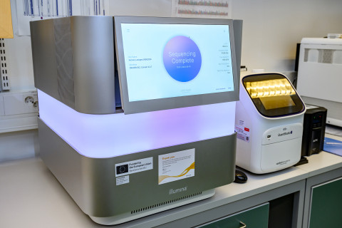 NextSeq 2000 -systeemi mahdollistaa tehokkaan ja luotettavan uuden sukupolven sekvensoinnin (NGS).