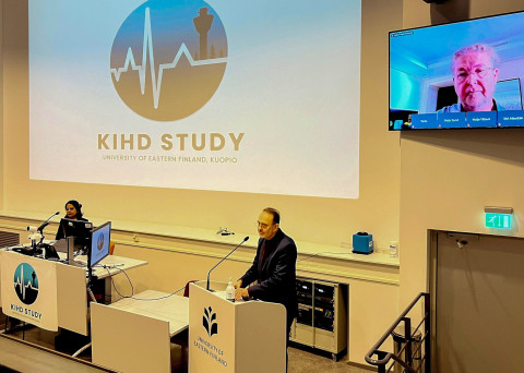 Professor Jussi Kauhanen opened the KIHD 40th anniversary seminar and  Professor Emeritus Jukka Salonen joined remotely.