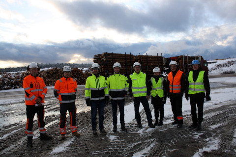 Ihmisiä. Kuva Kalle Kärhä.