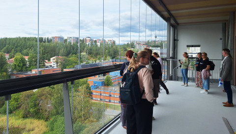 Kuopion opiskelijatalon Maston ylimmästä kerroksesta avautuu näkymät Puijolle saakka.