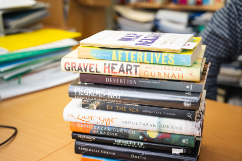 Kirjoja Jopi Nymanin työhuoneella.