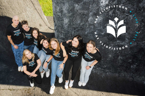 UEF-lähettiläät ryhmäkuvassa, kuvan päällä Live-leima