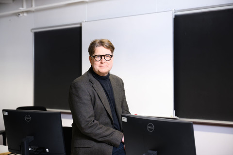 Mikko Laitinen in the computer class.