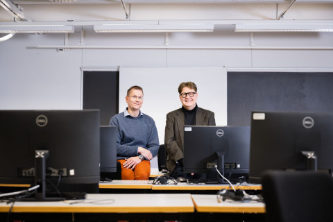 Mikko Laitinen and Kimmo Elo in the computer class.