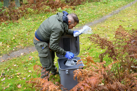 Tutkimuslaitteita. Kuvassa Vincenzo Abagnale.