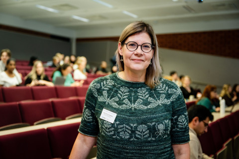 Anna-Liisa Levonen-Harju syöpätutkimuksen kesäkoulussa 2026.