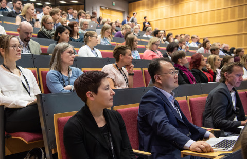 Yleisöä Kuopio Alzheimer Symposiumissa