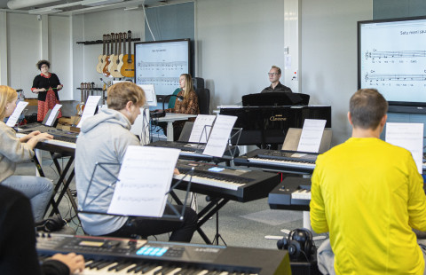 Musiikinopettajat ja oppilaat