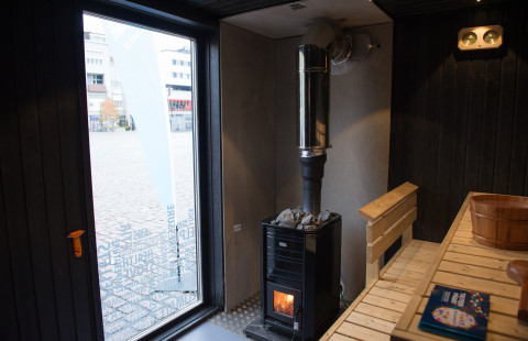 SIMO-kontin sisätilat, kiuas ja lauteet.