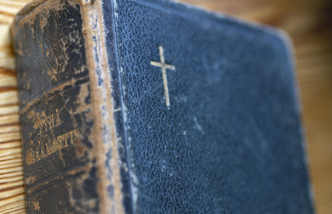 Vanhan Raamatun kansi.