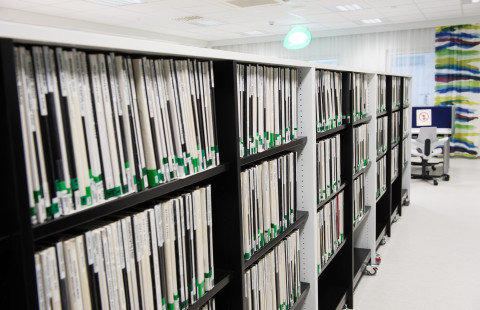 Pro graduja hyllyssä