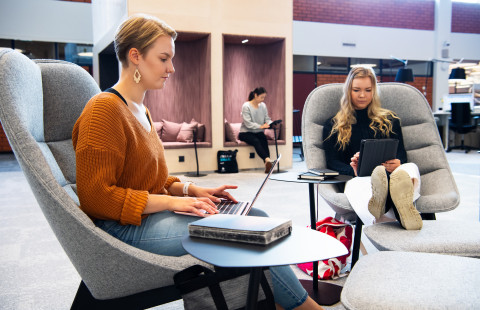 Student in the UEF Library.