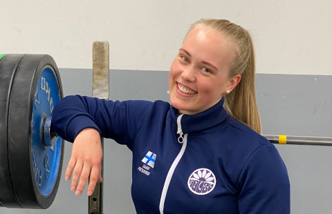 Joensuun urheiluakatemian palkitsema painonnostaja Sanni Pietarinen.