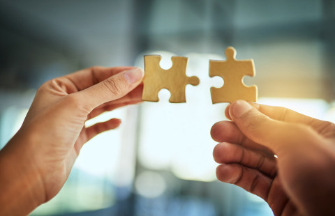 ädet sovittavat yhteen kahta palapelin palaa.