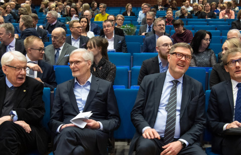Ossi Lindqvist, Matti Uusitupa, Jukka Mönkkönen ja Jussi Pihlajamäki lääketieteen 50-vuotisjuhlassa.