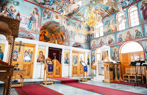 Sisäkuva ortodoksisesta kirkosta.