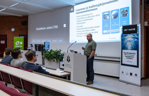 Seminaariin osallistui viitisenkymmentä ihmistä paikan päällä Kuopion kampuksella ja etäyhteydellä.