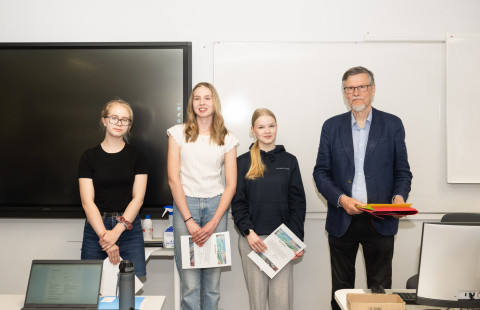 Työryhmä: vasemmalta oikealle Sara Pirhonen, Vilja Hannonen ja Anniina Lipponen 200 € - video nimeltään Nuorille elinvoimainen Itä-Suomi.