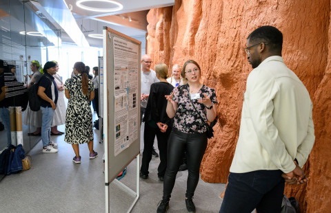 Sohvi Ohtosen posteriesitys terveystieteiden tiedekunnan tohtoriohjelmien symposiumissa 2024.