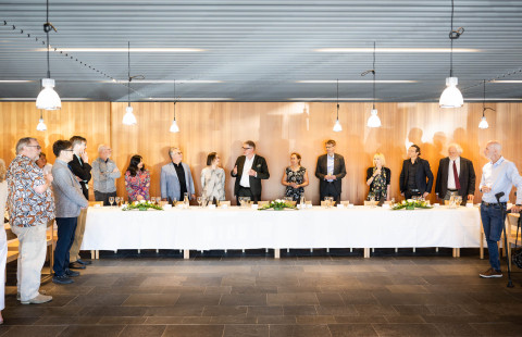 Rehtorin vastaanotto kunniatohtoreille ravintola Aurassa.