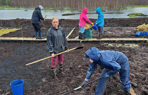 Tutkijat suolla. Kuva Teemu Tahvanainen.