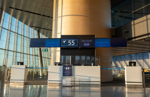 Lähtöportti lentokentällä.