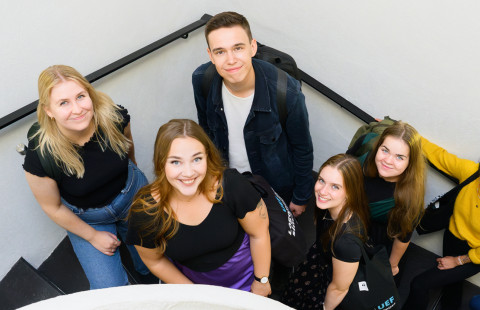 Uef-lähettiläät portaikossa