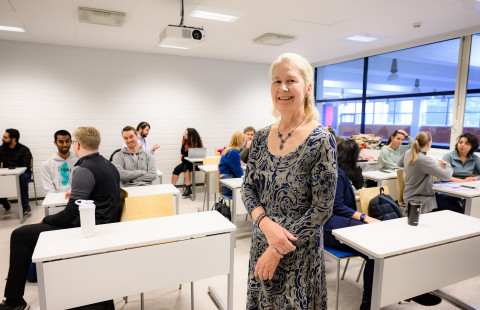 MIT:n tutkija, kouluttaja ja konsultti Angeliki Rigos opetti johtajuutta Itä-Suomen ylipistossa lokakuussa 2025.