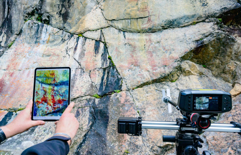 Astuvansalmen kalliomaalauksia ja tutkijoiden kuvantamislaitteita.