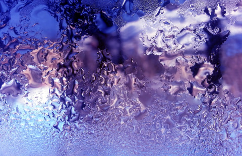Freezing water on glass. Photo: Mostphotos.