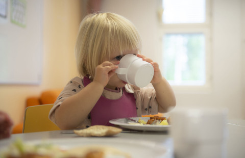 Ruokailu päiväkodissa.