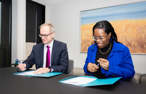 UEF Rector Tapio Määttä and CBE Rector Tandi Lwoga signed a collaboration agreement to strengthen academic cooperation.